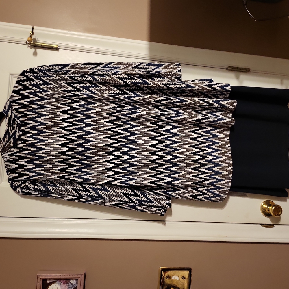 Dress - Picture 3 of 4